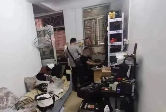 DƬ